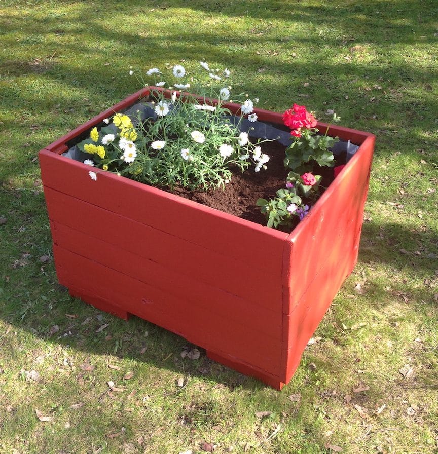 Diy Pallet Planter Box Easy To Build Recycle Nick Power